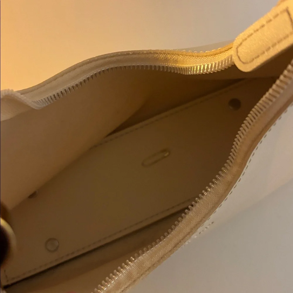 Chic Cream Handbag - Picture 3 of 3